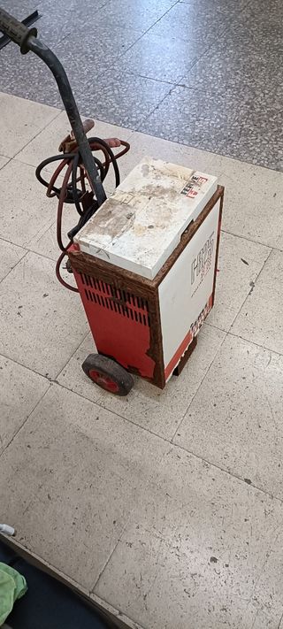 CARGADOR DE BATERÍA PROFESIONAL 