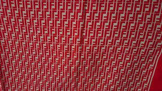 Elegante pañuelo de seda y antiguo