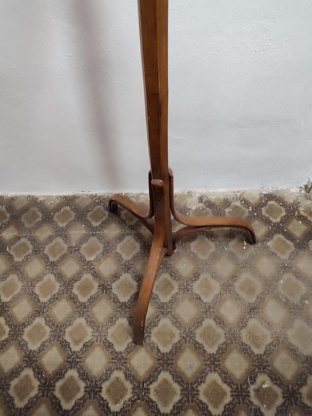 Perchero de madera antiguo