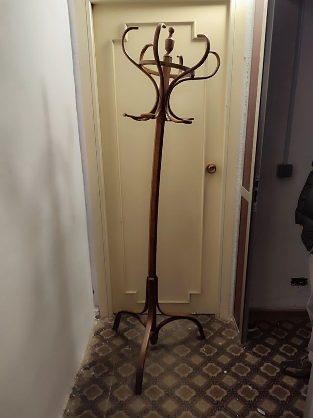 Perchero de madera antiguo