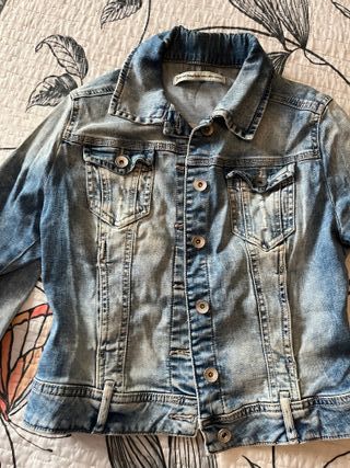 Cazadora vaquera Stradivarius talla S
