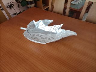 Frutero/bandeja decorativa con forma de hoja