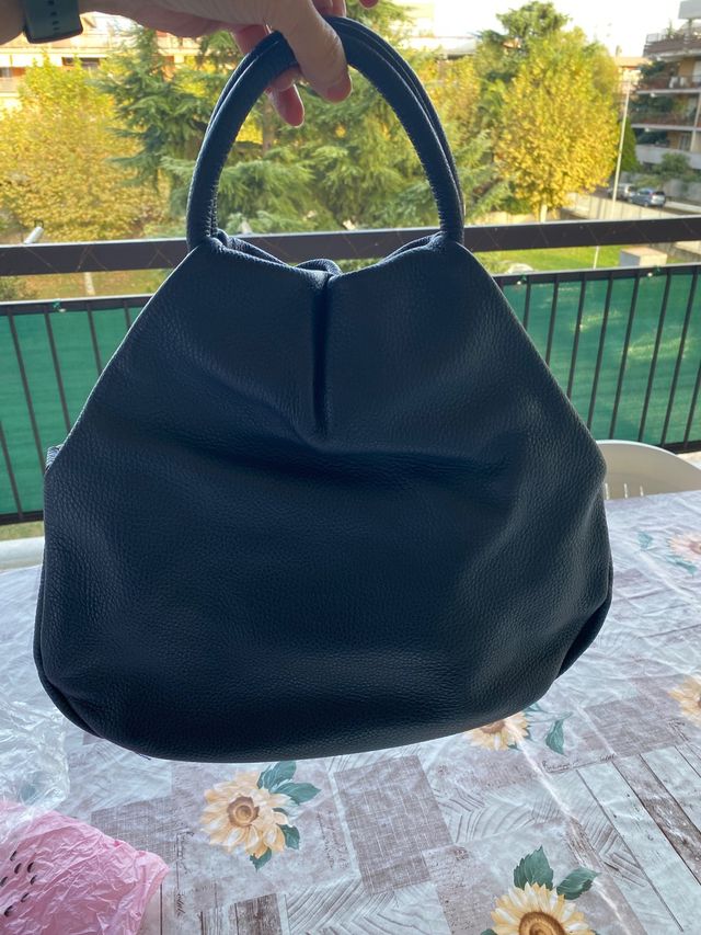 borsa in vera pelle blu scuro mai usata
