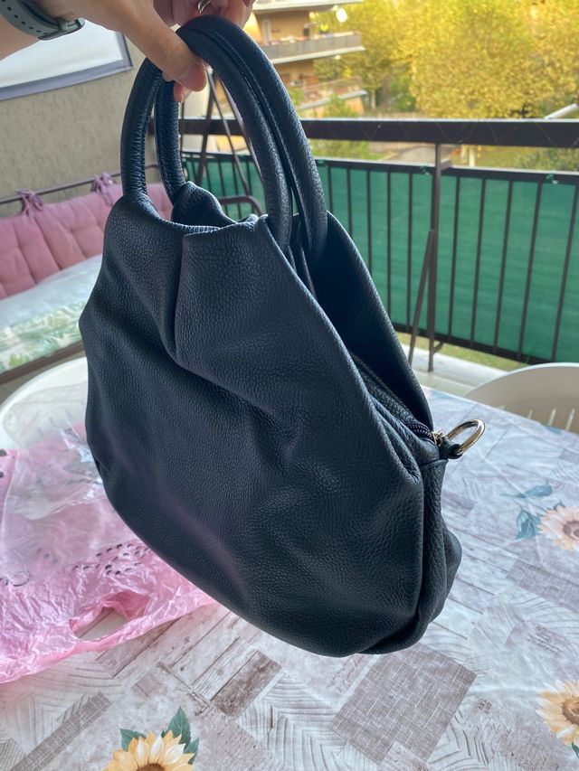 borsa in vera pelle blu scuro mai usata