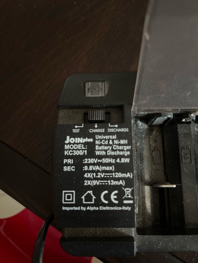 Caricatore per batterie ricaricabili