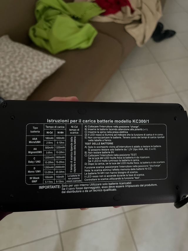 Caricatore per batterie ricaricabili