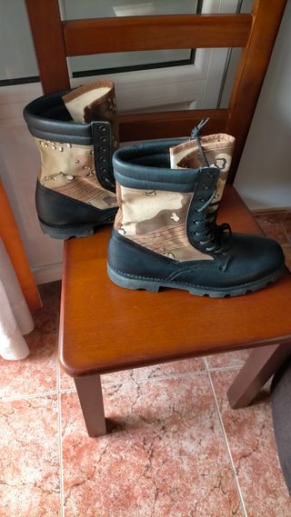 Botas desérticas.