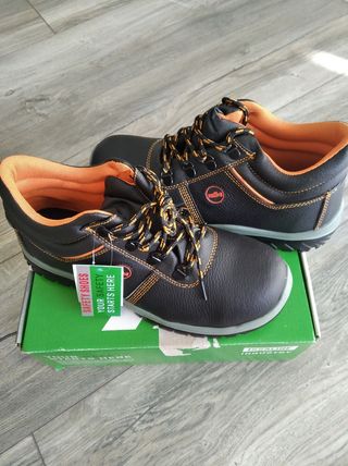 Se venden botas de seguridad