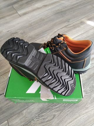 Se venden botas de seguridad