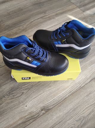 Se venden botas de seguridad