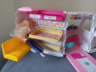 Ambulancia de Barbie " lee todo"