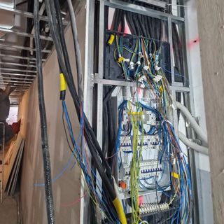 Electricistas, fontaneros