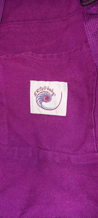 Mochila portabebe ergobaby.