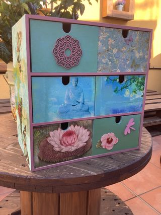 cajonera decorada a mano con decoupage Buddha