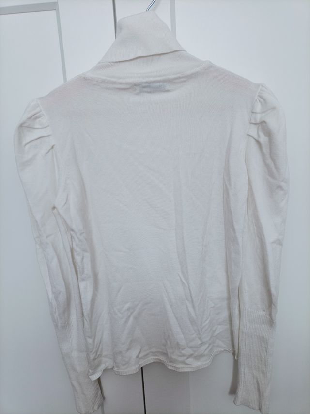 Jersey blanco cuello alto