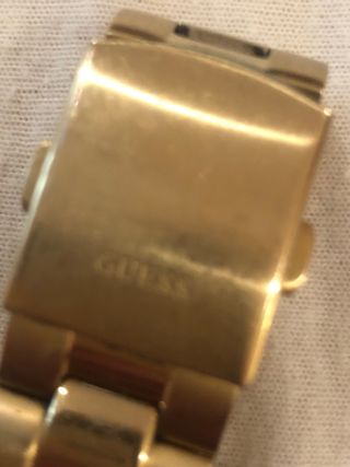reloj en acero bañado de Guess muy bonito