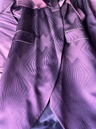 Gabardina de seda de diseño color burdeos 
