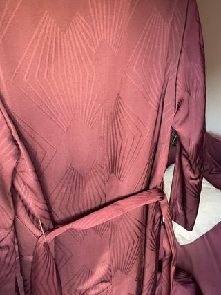 Gabardina de seda de diseño color burdeos 