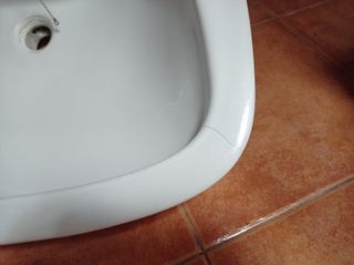 Lavabo Kerax con pedestal y grifo Roca