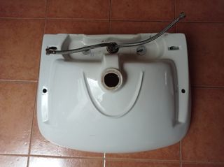 Lavabo Kerax con pedestal y grifo Roca