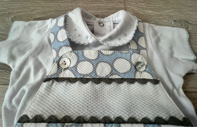 Conjunto peto y body 3 meses, de regalo calcetines