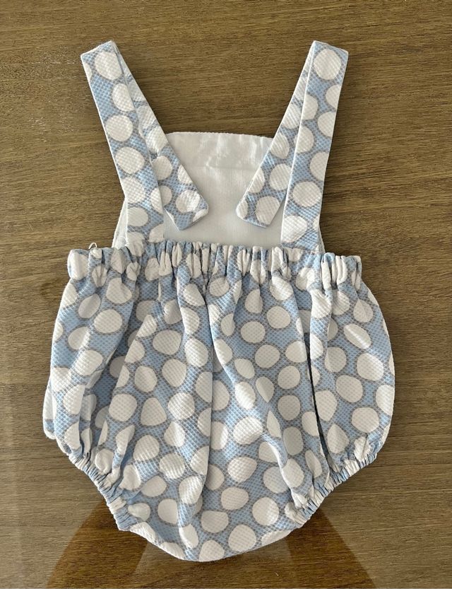 Conjunto peto y body 3 meses, de regalo calcetines