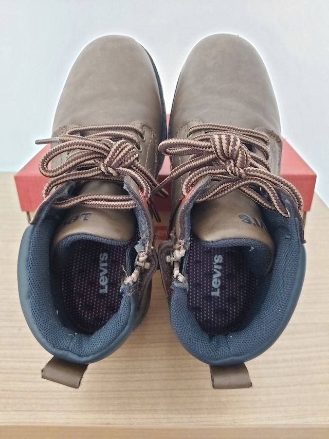 BOTAS LEVIS NIÑO