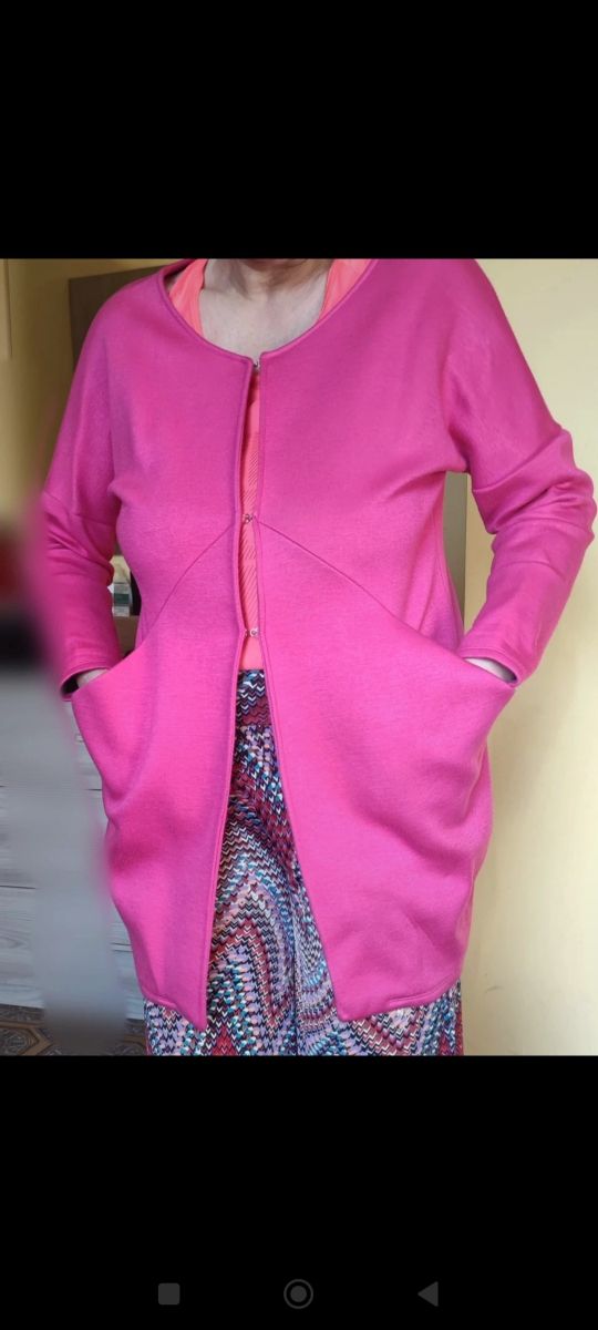 Soprabito fucsia interno.cotone 95% Elastame 5% .