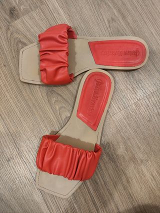 Chanclas planas naranjas