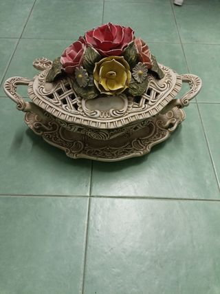 Sopera decorativa antigua