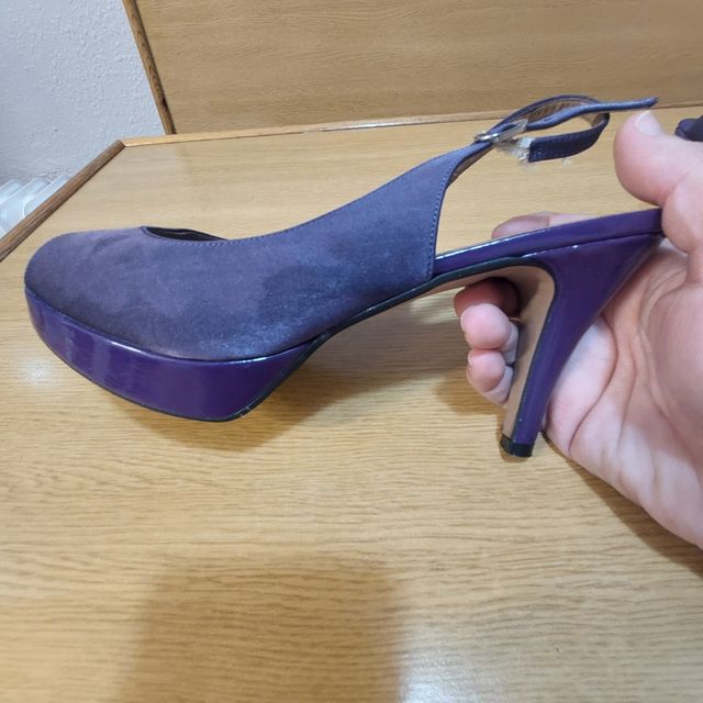 Sandalias moradas tacón alto