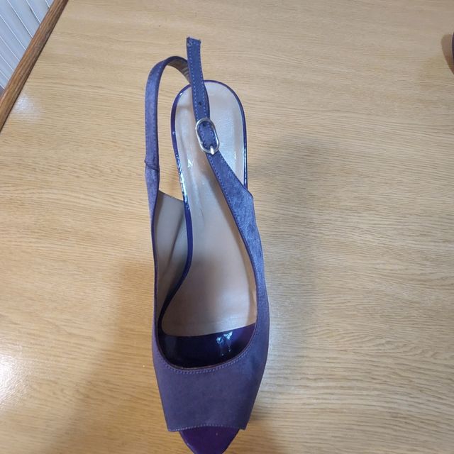 Sandalias moradas tacón alto