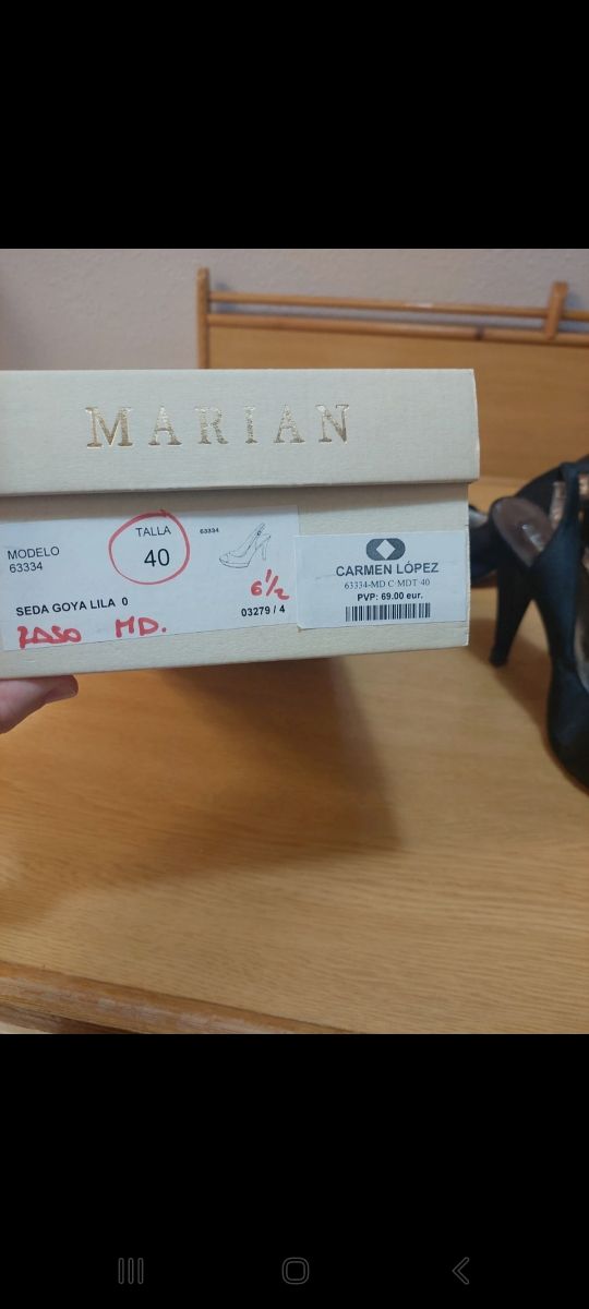 Sandalias moradas tacón alto