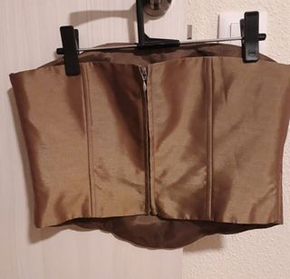 Vestido de fiesta de dos piezas.