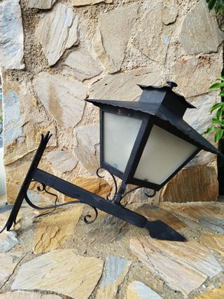 Farol de forja artesanal