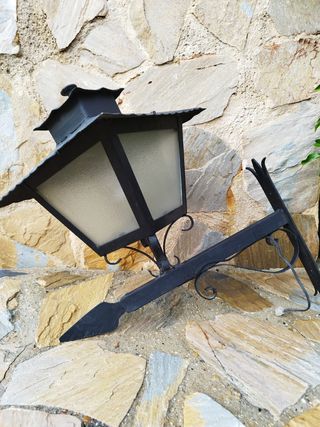 Farol de forja artesanal