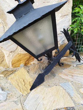 Farol de forja artesanal