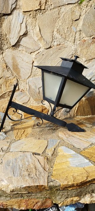Farol de forja artesanal