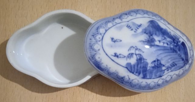 8 Joyeros de porcelana.