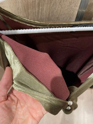 Body verde oliva tipo terciopelo de Zara