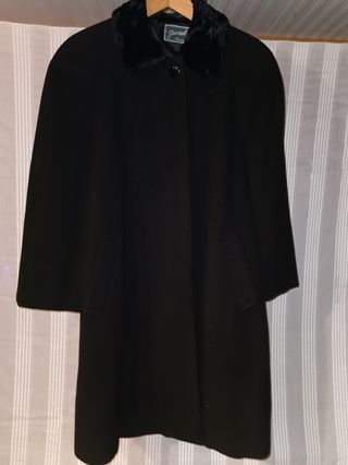 ABRIGO de paño negro
