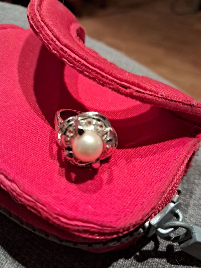 Anillo de plateado,perla y piedras