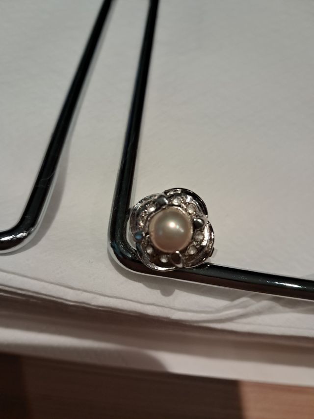 Anillo de plateado,perla y piedras