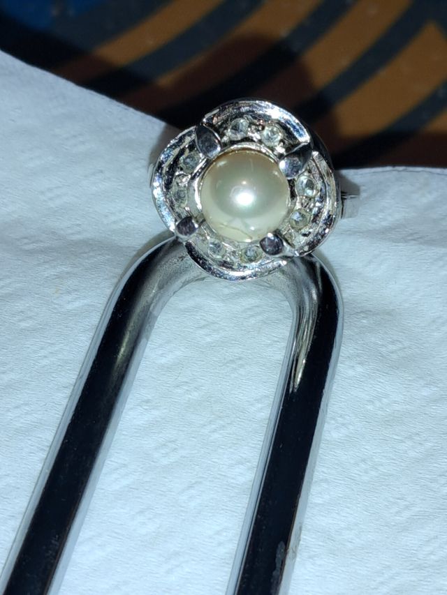 Anillo de plateado,perla y piedras