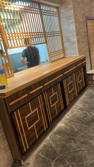 Carpintero de madera y montajes