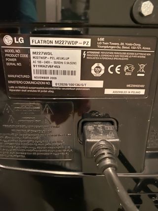 Televisión /monitor 22" LG con soporte pared