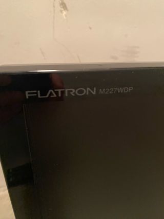 Televisión /monitor 22" LG con soporte pared