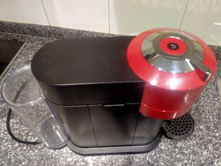 Cafetera Nespresso Vertuo en perfecto estado