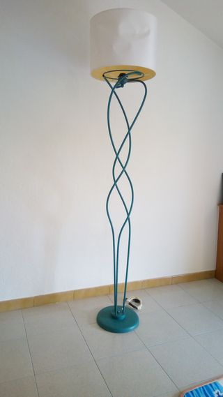 Piantana in ferro color turchese