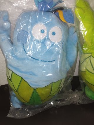 Tres muñecos peluches